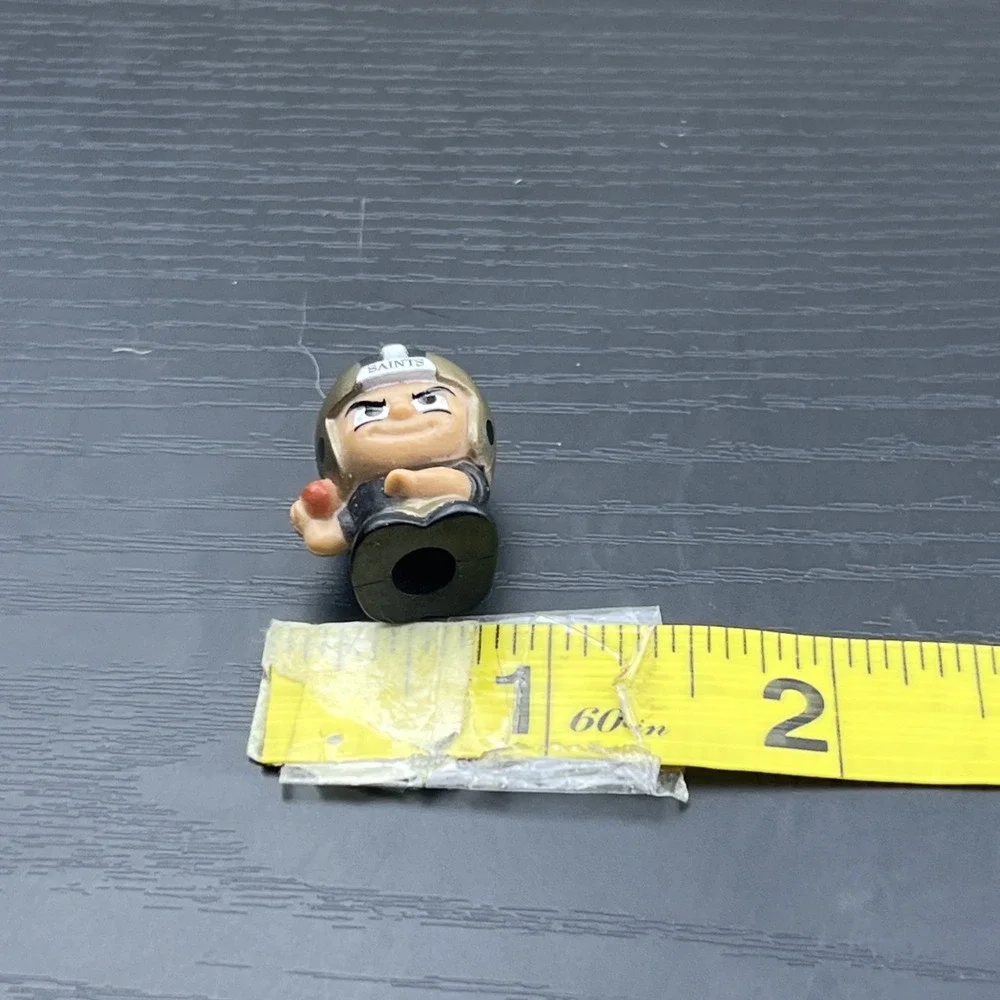 TeenyMates Legends Series New‎ Orleans Saints NFL Mini Figure Party Animal
